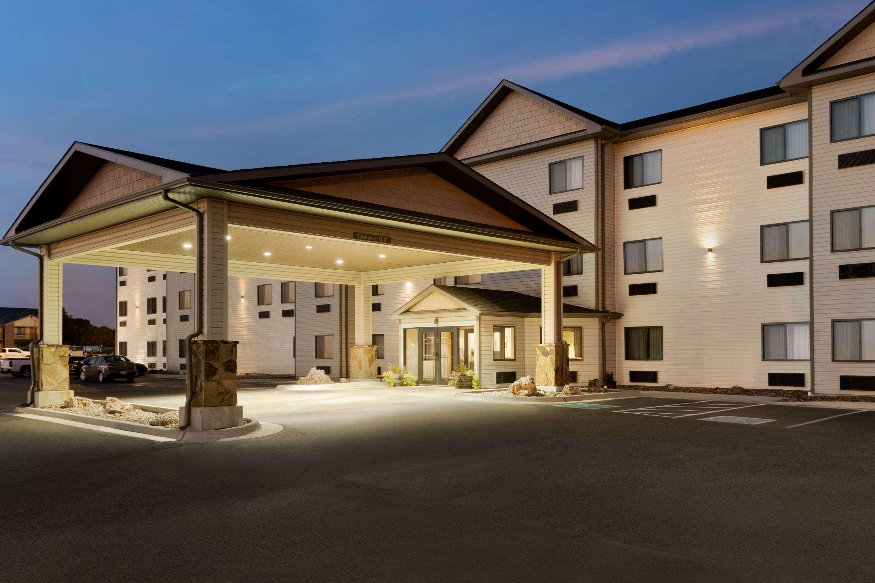 Baymont By Wyndham Wellington Hotell Exteriör bild